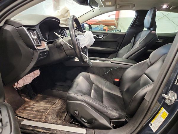 2021 VOLVO S60 Momentum