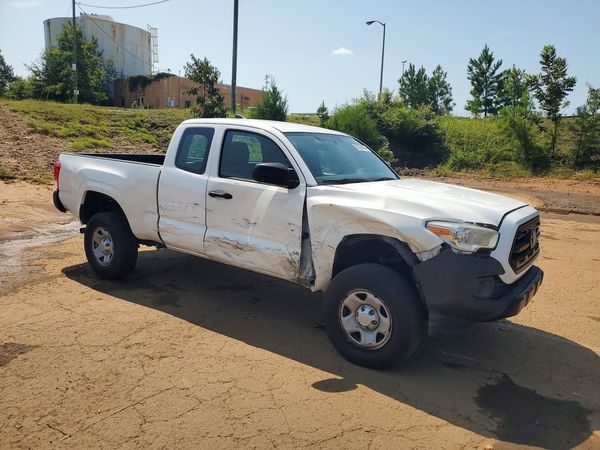 2017 TOYOTA TACOMA SR/SR5