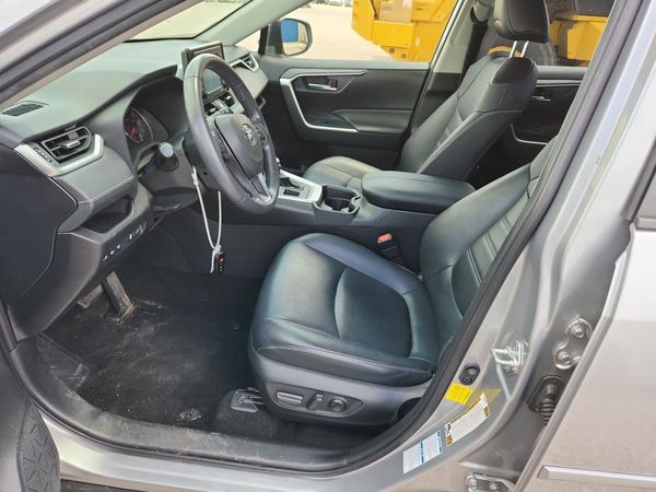 2020 TOYOTA RAV4 XLE Premium