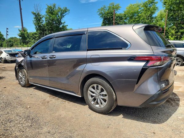 2021 TOYOTA SIENNA LE