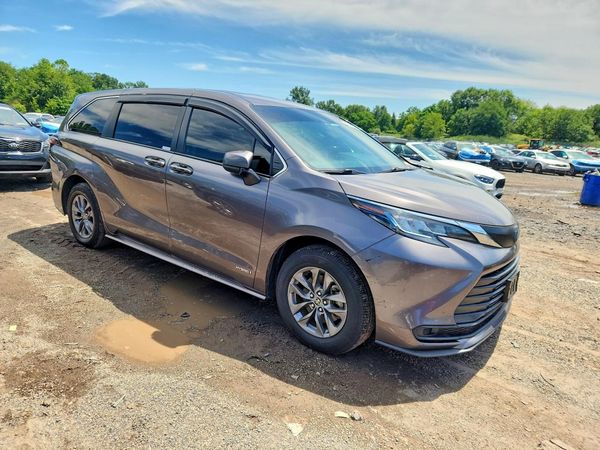 2021 TOYOTA SIENNA LE