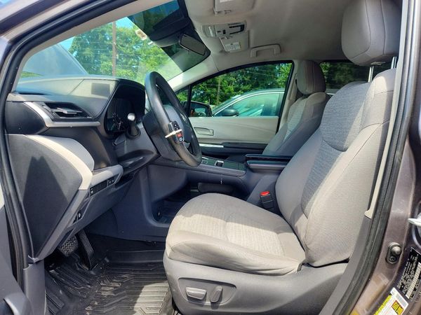 2021 TOYOTA SIENNA LE