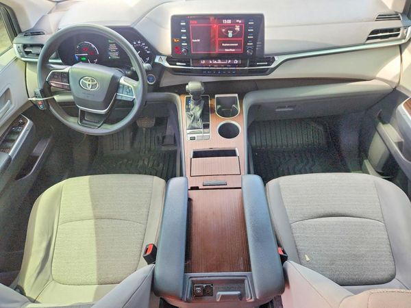 2021 TOYOTA SIENNA LE