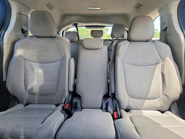 2021 TOYOTA SIENNA LE