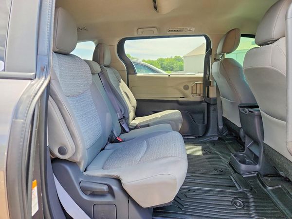 2021 TOYOTA SIENNA LE