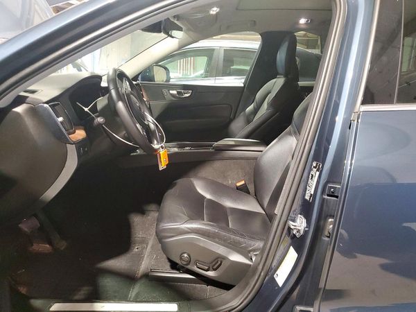 2021 VOLVO XC60