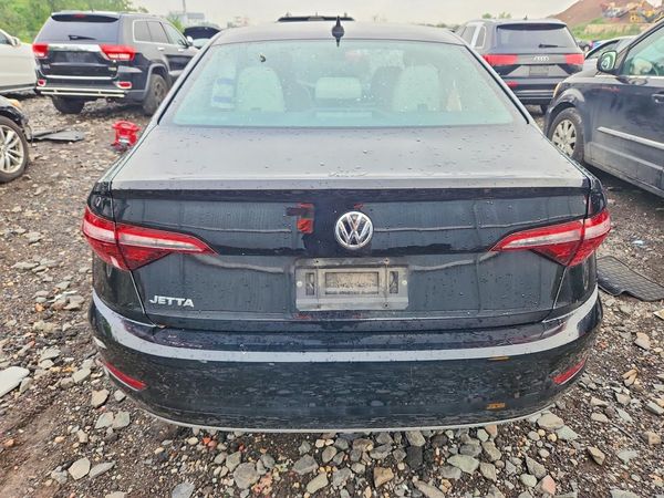 2021 VOLKSWAGEN JETTA S / SE / R-Line