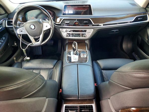 2020 BMW 740