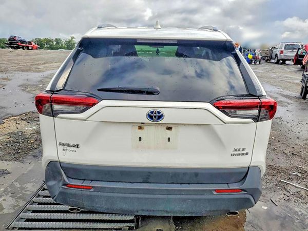 2021 TOYOTA RAV4 XLE HV