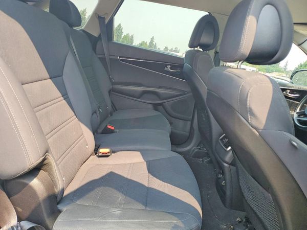 2016 KIA SORENTO L / LX