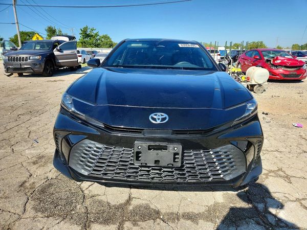 2025 TOYOTA CAMRY