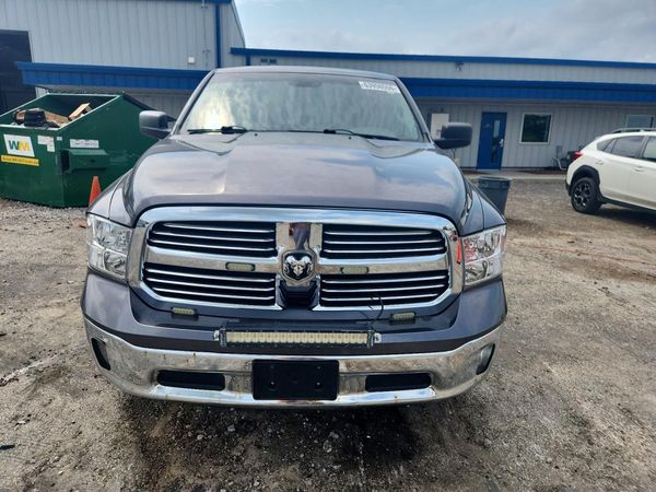 2015 RAM 1500 SLT