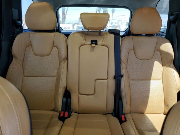 2016 VOLVO XC90