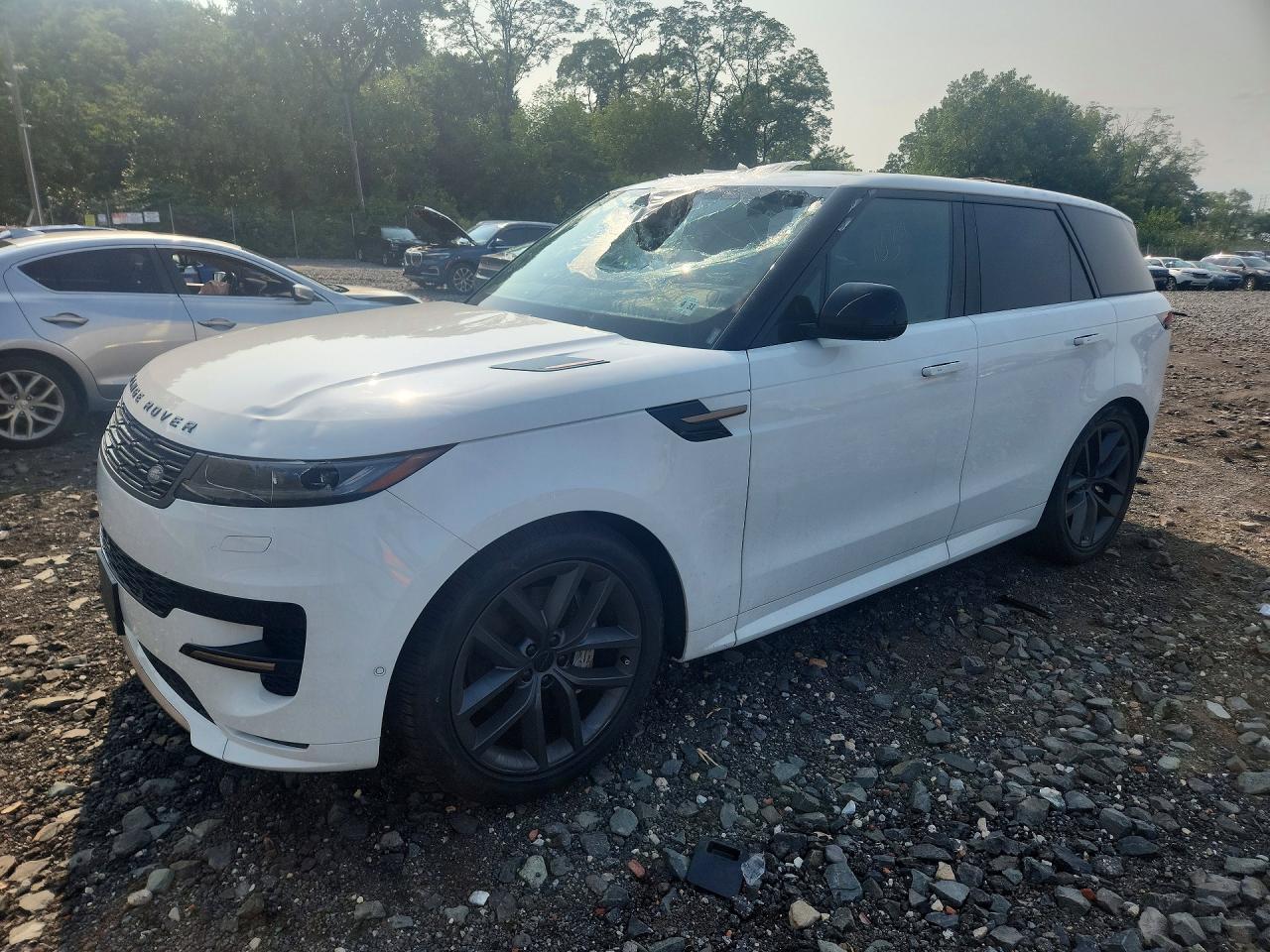2026 LAND ROVER RANGEROVER P400 Dynamic SE — Front 3/4