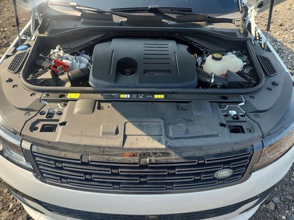 2026 LAND ROVER RANGEROVER P400 Dynamic SE — Engine bay
