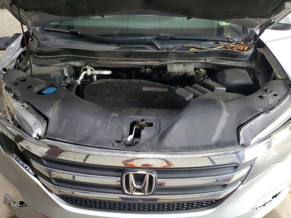 2016 HONDA PILOT EXL — Engine bay