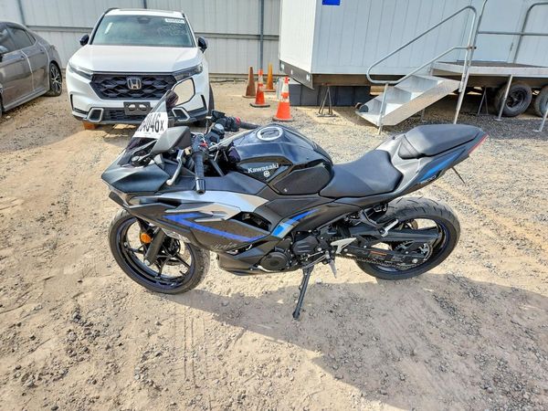 2025 KAWASAKI EX500