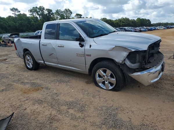2015 RAM 1500 SLT
