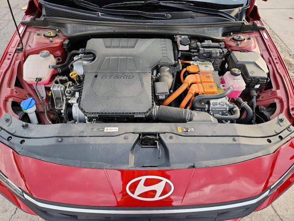 2025 HYUNDAI ELANTRA Blue, SEL Sport — Engine bay