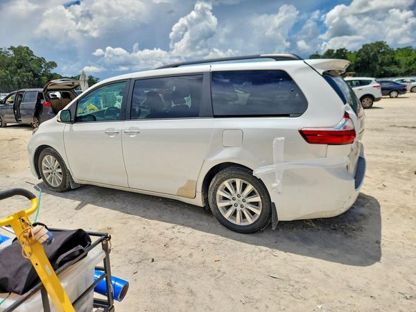 2015 TOYOTA SIENNA