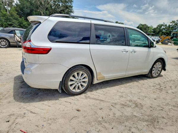 2015 TOYOTA SIENNA