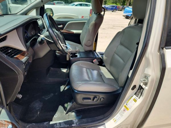 2015 TOYOTA SIENNA