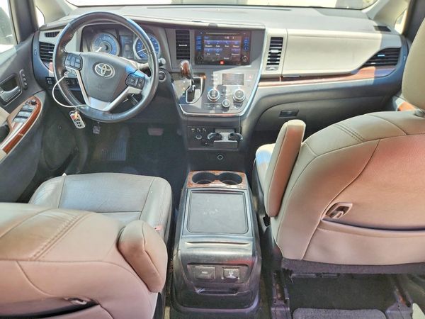 2015 TOYOTA SIENNA