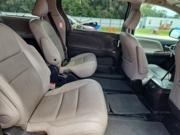 2015 TOYOTA SIENNA