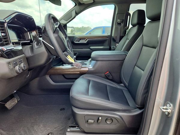 2024 CHEVROLET SILVERADO RST