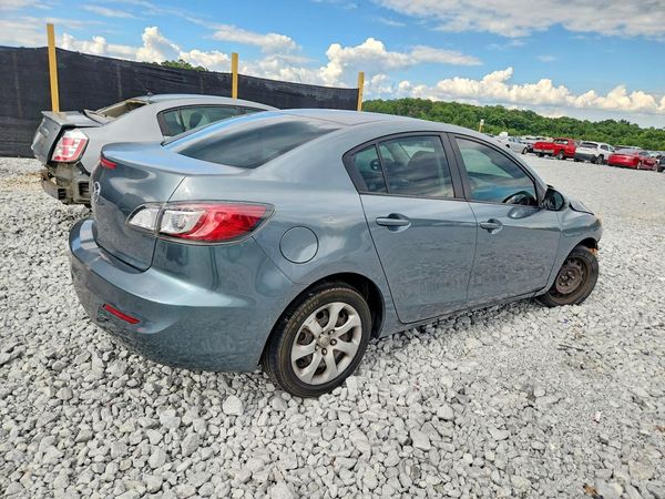 2013 MAZDA 3 SV/Base