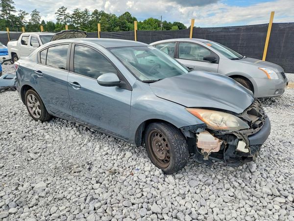 2013 MAZDA 3 SV/Base
