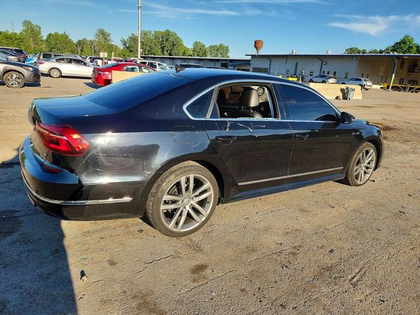 2017 VOLKSWAGEN PASSAT R-Line