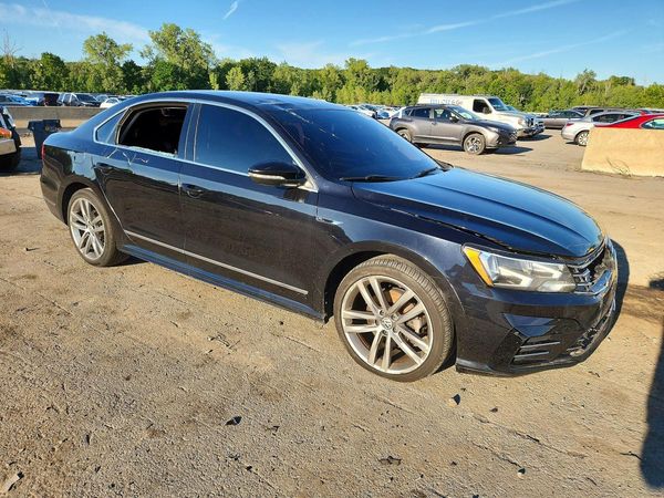 2017 VOLKSWAGEN PASSAT R-Line