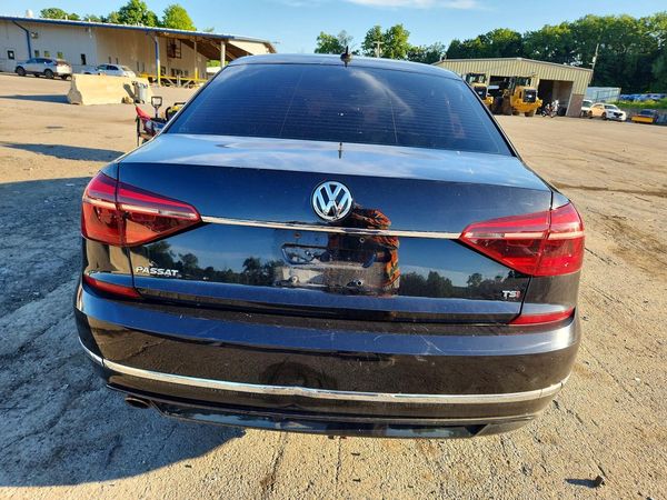 2017 VOLKSWAGEN PASSAT R-Line