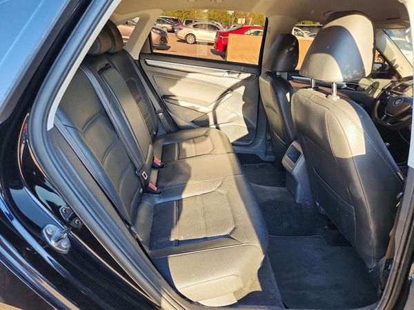 2017 VOLKSWAGEN PASSAT R-Line