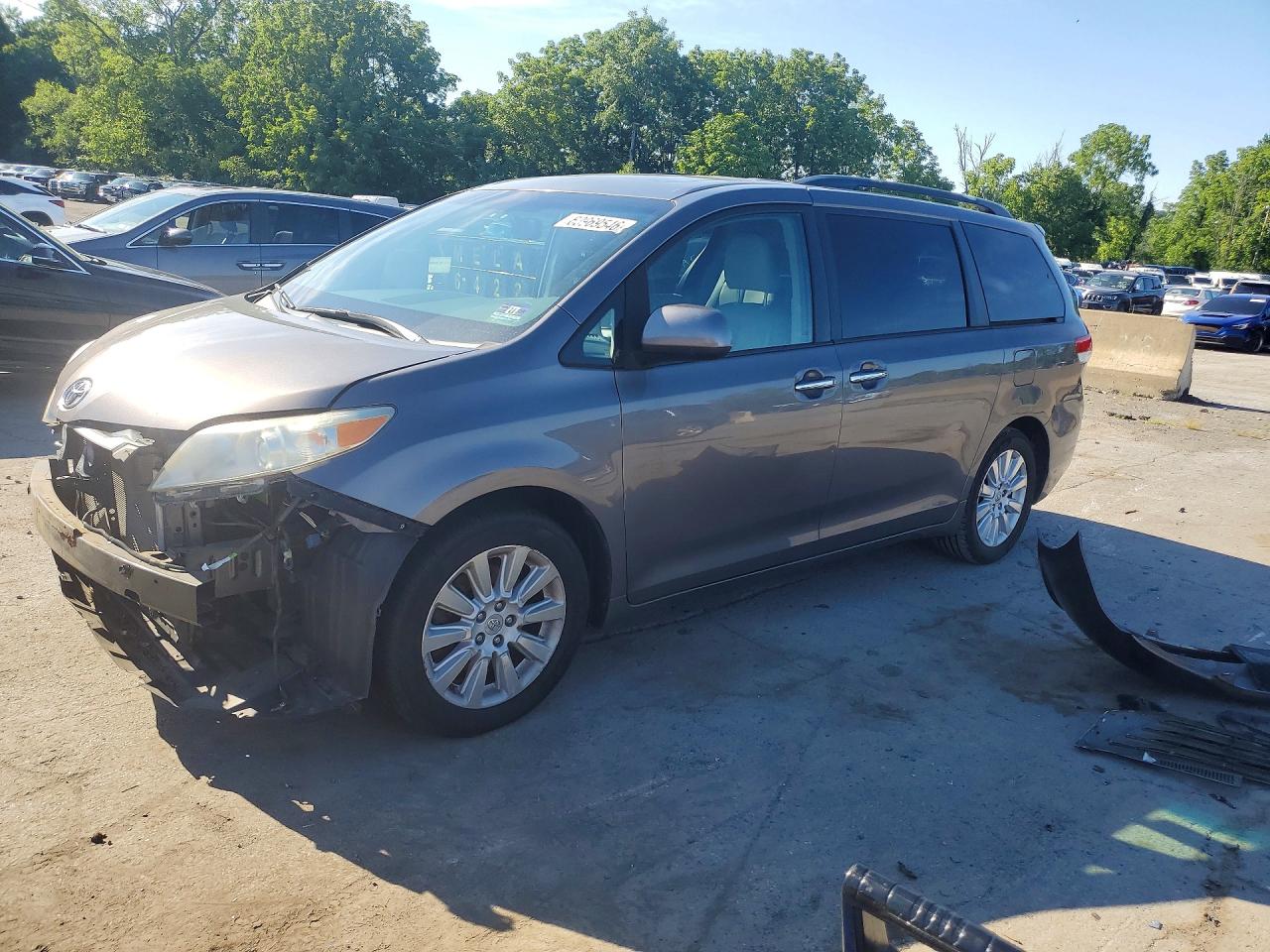 2012 TOYOTA SIENNA