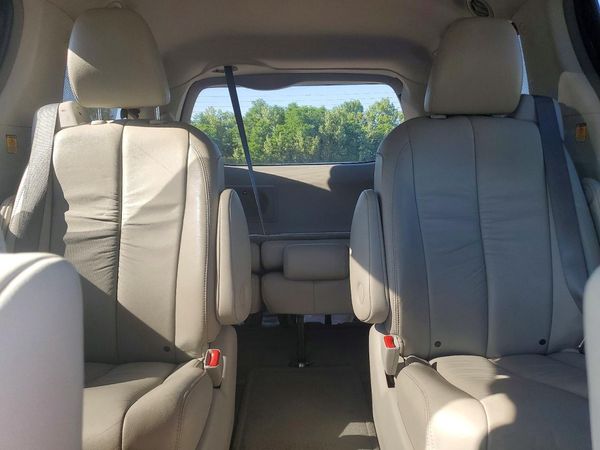 2012 TOYOTA SIENNA