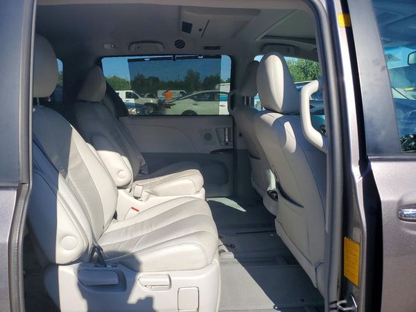 2012 TOYOTA SIENNA