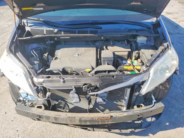 2012 TOYOTA SIENNA