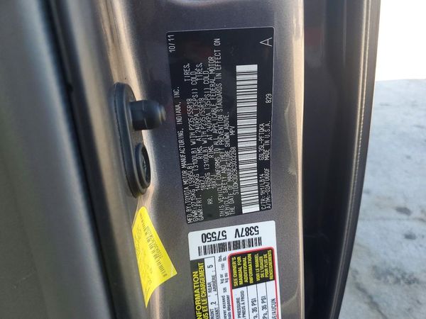 2012 TOYOTA SIENNA