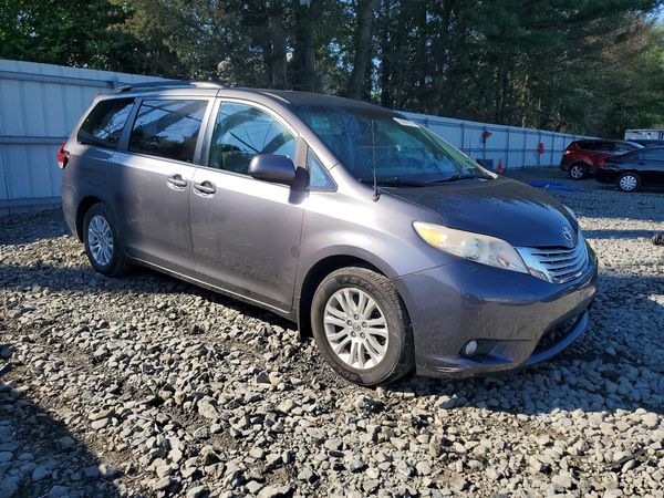 2013 TOYOTA SIENNA