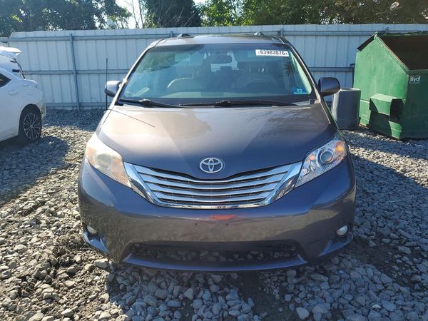 2013 TOYOTA SIENNA