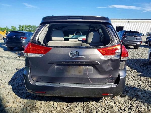 2013 TOYOTA SIENNA
