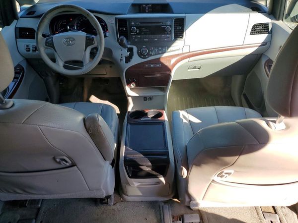 2013 TOYOTA SIENNA