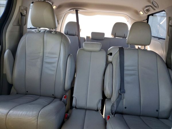 2013 TOYOTA SIENNA