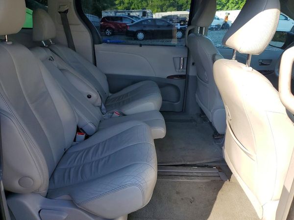 2013 TOYOTA SIENNA