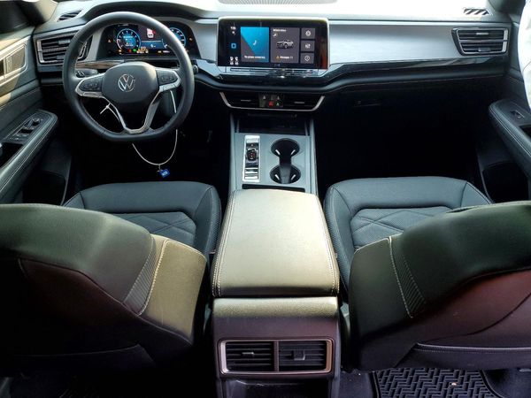 2025 VOLKSWAGEN ATLAS CROSS SPORT 4Motion SE