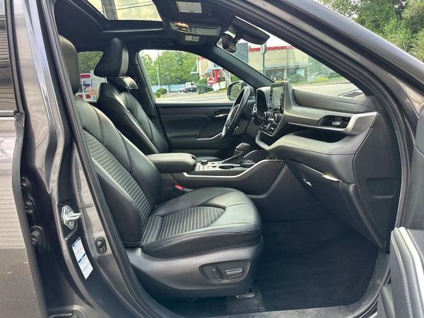 2022 TOYOTA HIGHLANDER XSE