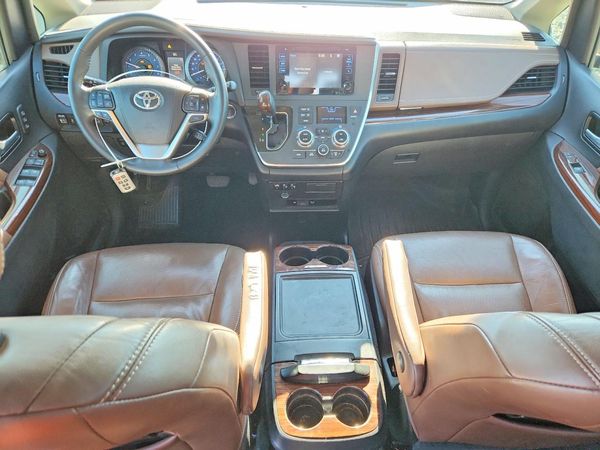 2015 TOYOTA SIENNA