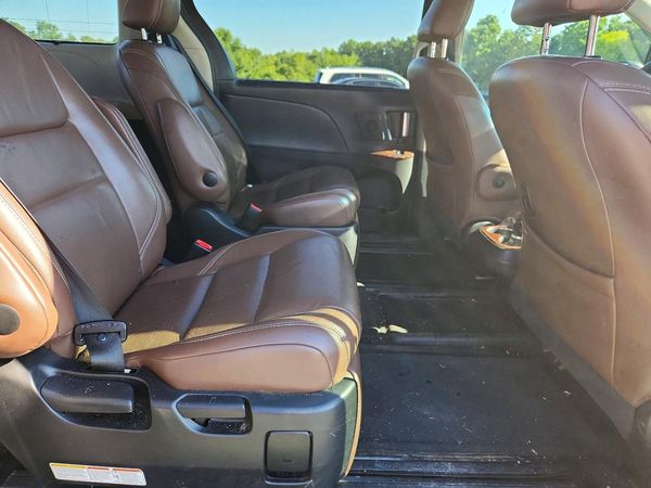 2015 TOYOTA SIENNA